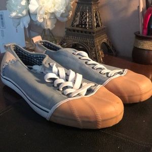 Pre-loved Sorel Sneakers size 9.